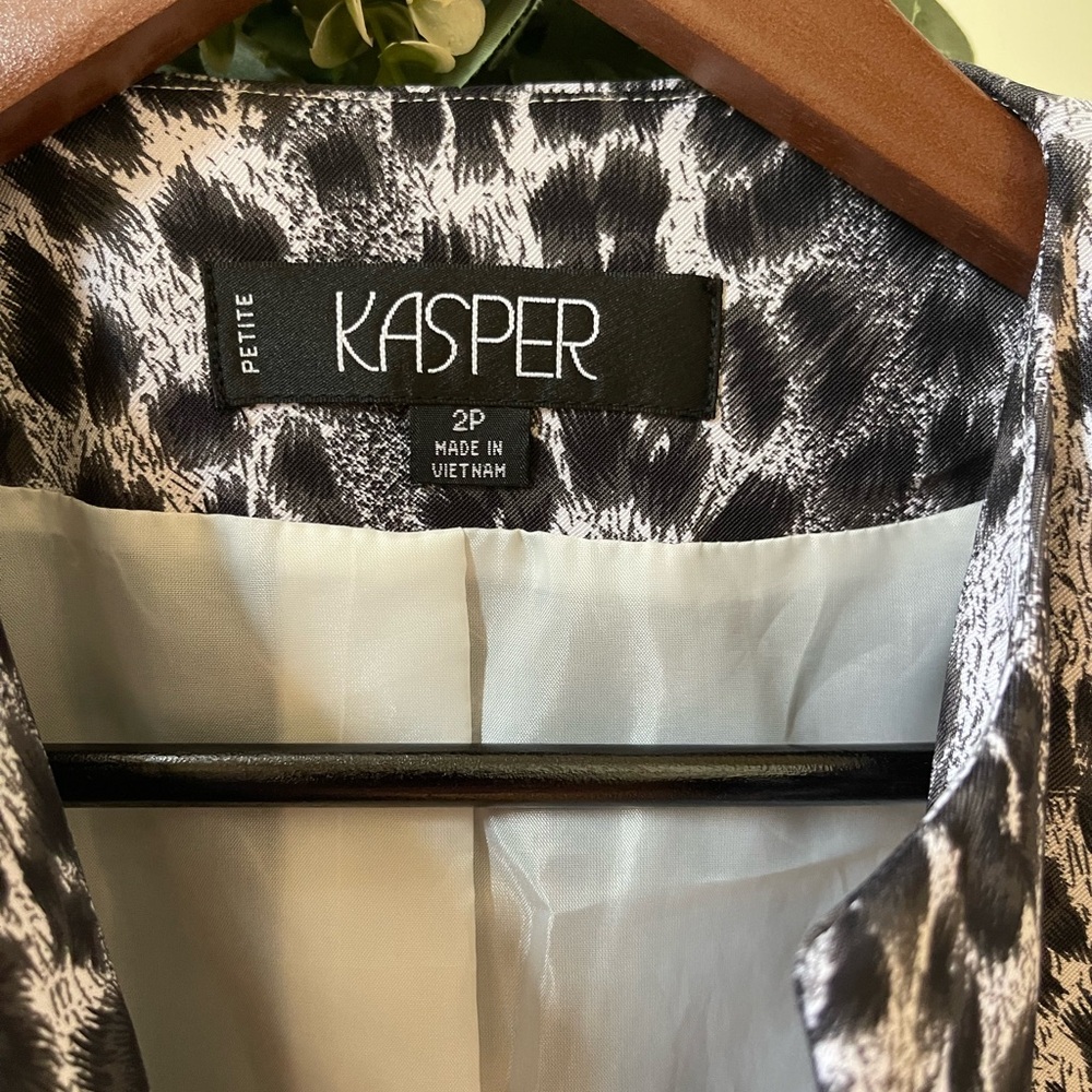 Blazer - Picture 2 of 2